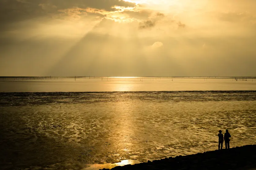 Apa itu sinar cahaya dan starbursts dalam fotografi? Penjelasan tentang bagaimana keduanya terjadi dan tips cara memotretnya