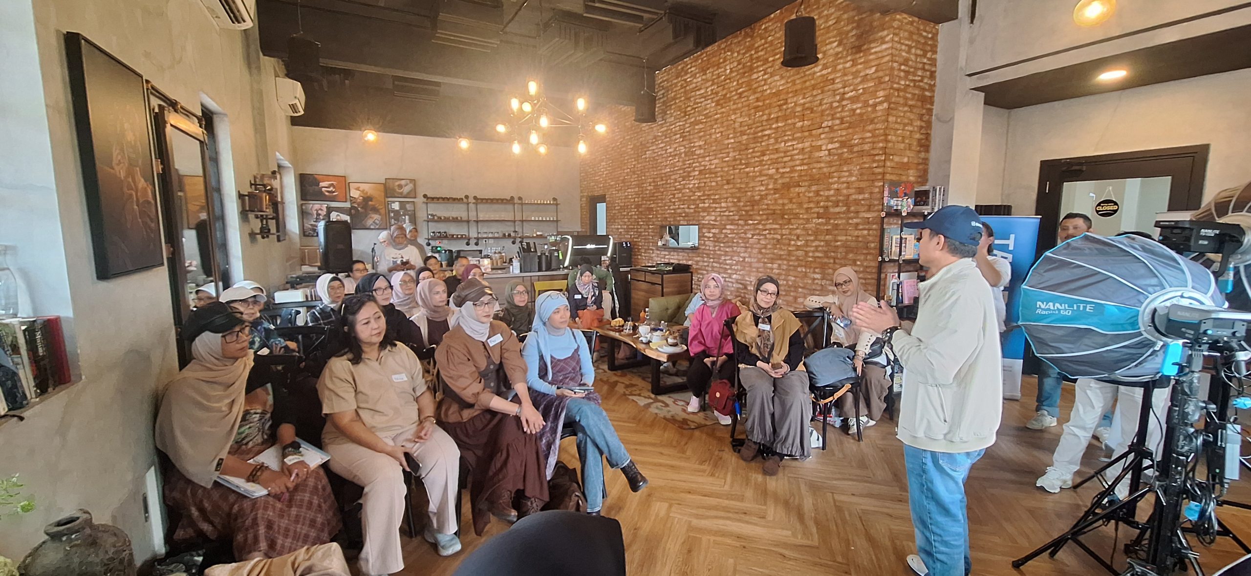 Asah Kemampuan Fotografi Makanan bersama TAMRON, Silva Sandiarini, dan Cikal Creative!